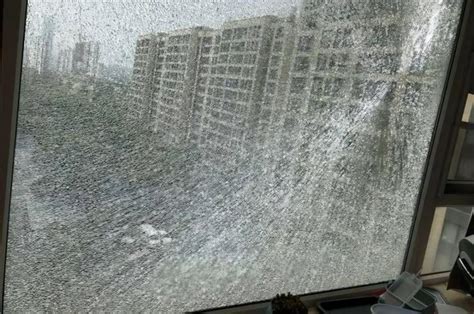 玻璃自己破掉 深圳水雲間收費